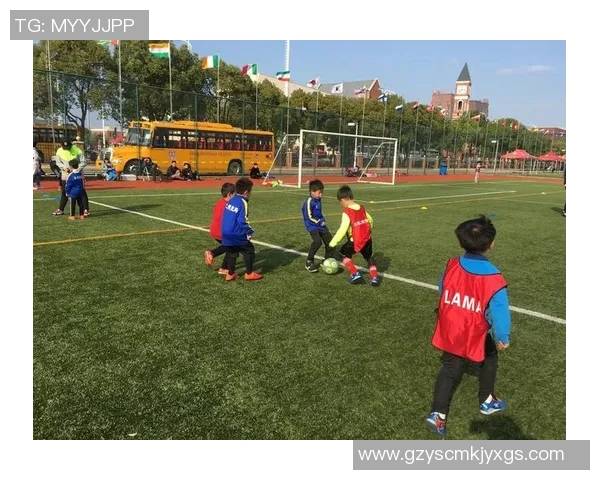 少年足球明星展现无畏勇气与友情温情时刻抱阿敏感人片段回顾